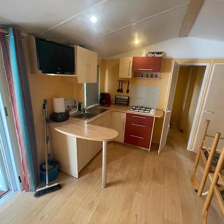 캠프장 Mobil Home, S4, Turner Boofzheim